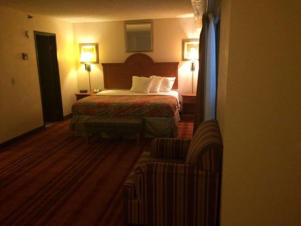 פיין בלאף Plaza Hotel And Suites מראה חיצוני תמונה